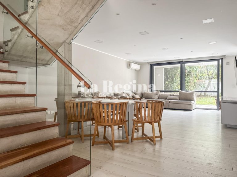 Casa premium Venta en Colegiales, con parque , pileta, cochera cubierta_image